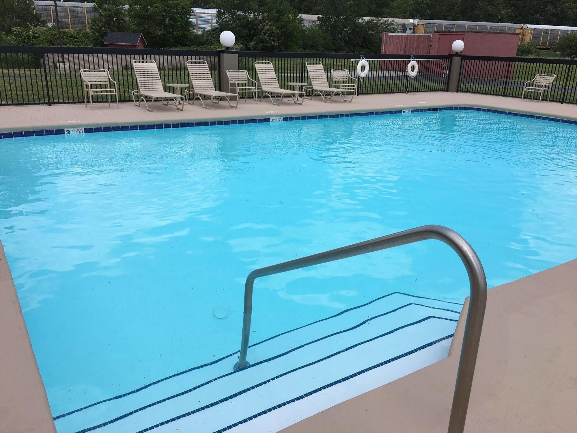 Country Inn & Suites By Radisson, Sandusky South, Oh Milan Eksteriør bilde